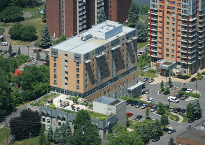 Domaine des Forges Phase II, résidences d'aînés, 2 étages de stationnement sous-terrain, 10 étages, 152 000 Pc, 169 unités, Laval.
