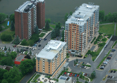 Domaine des Forges Phase II, résidences d'aînés, 2 étages de stationnement sous-terrain, 10 étages, 152 000 Pc, 169 unités, Laval.
