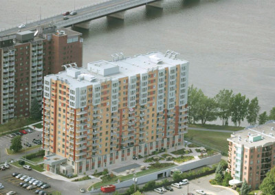 Domaine des Forges Phase I, seniors' residence, underground parking, 14 residential floors, 267,000 sq. ft., Laval.