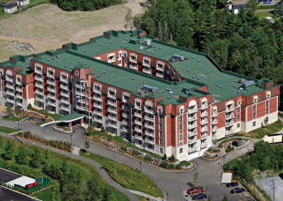 Seigneurie du Carrefour Résidences d'aînés, stationnement sous-terrain, 6 étages résidentiels, 271 000 Pc, 275 unités, Sherbrooke.